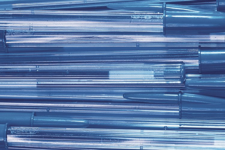 Los bolígrafos de tinta azul pueden usarse para teñir tela.