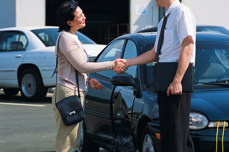 Los ajustadores de seguros de automóviles podrían recibir un vehículo de la empresa y el reembolso de sus gastos.