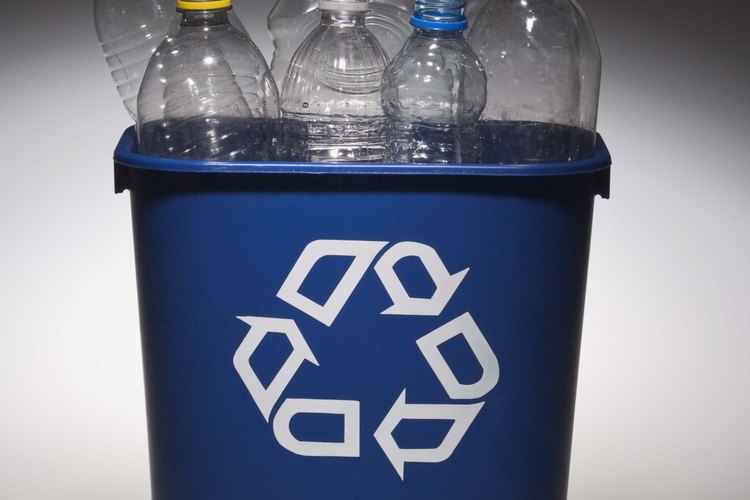 La inmensa mayoría de botellas de plástico de bebidas de consumo son de PET.