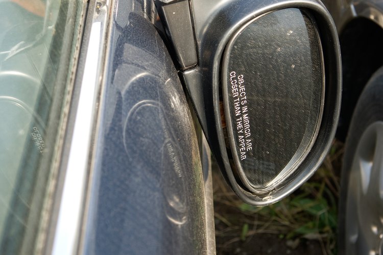 No dejes que las manchas del espejo retrovisor te depriman.