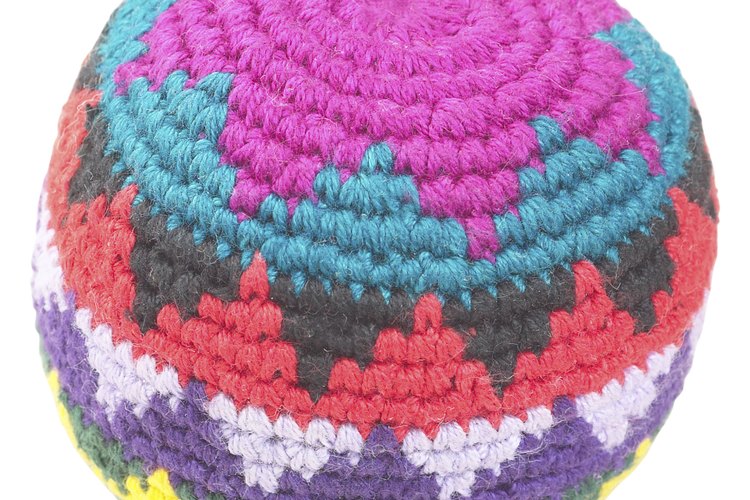 Los niños pueden jugar juegos puff para practicar sus habilidades de motricidad gruesa.
