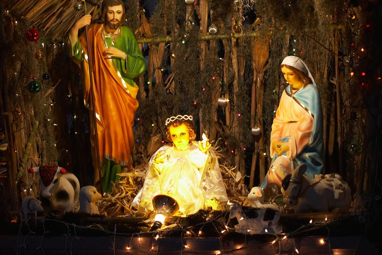 Los vestidos de la Virgen María se pueden utilizar para hacer un pesebre viviente.