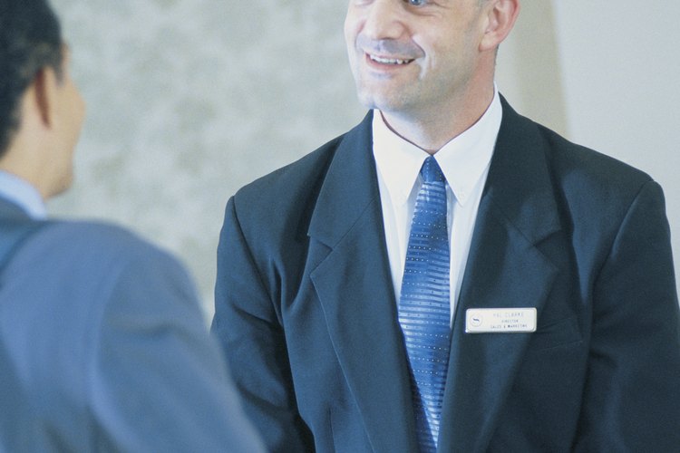 Un conserje está disponible para dar a los huéspedes del hotel una estancia agradable.