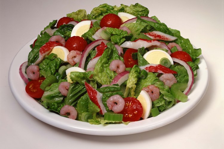 Los huevos duros son un alimento común. Van con ensaladas, son sabrosos cuando están "endiablados" y se pueden comer solos.