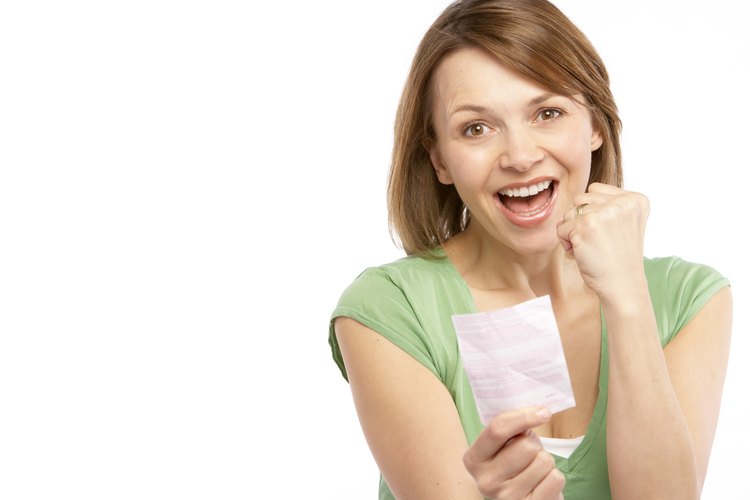 Paga impuestos sobre un premio de la lotería.
