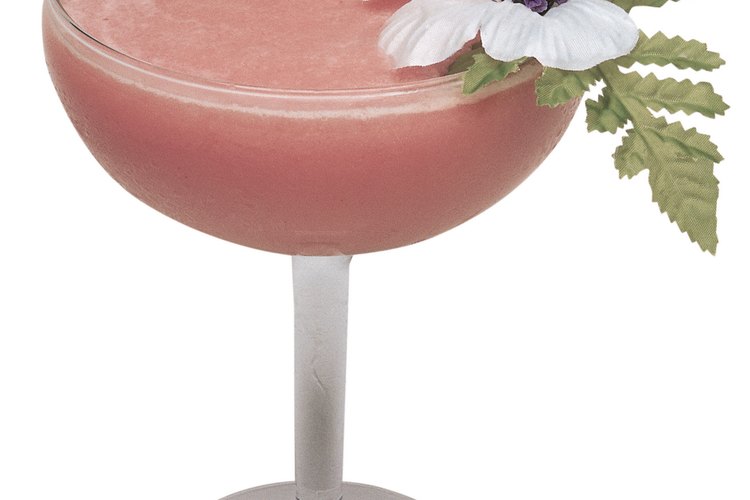 Las bebidas suelen servirse en bares, restaurantes y fiestas.