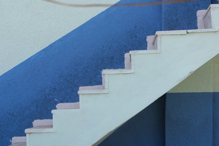 Anímate a colocar el borde de la escalera, ahorrarás mucho dinero.