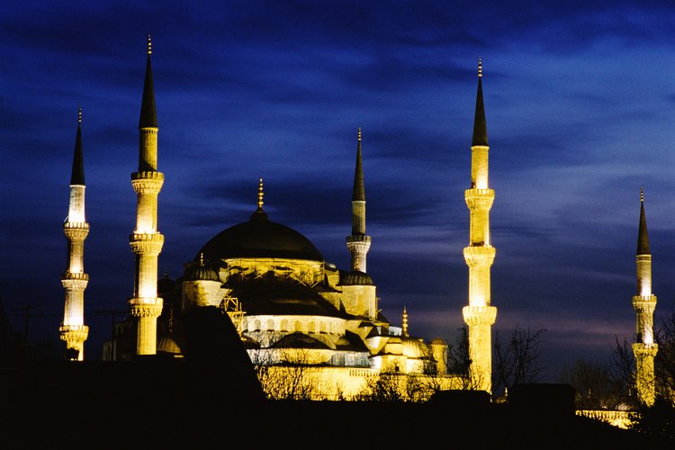 Los musulmanes convirtieron la catedral ortodoxa de Hagia Sophia en una mezquita en 1453.