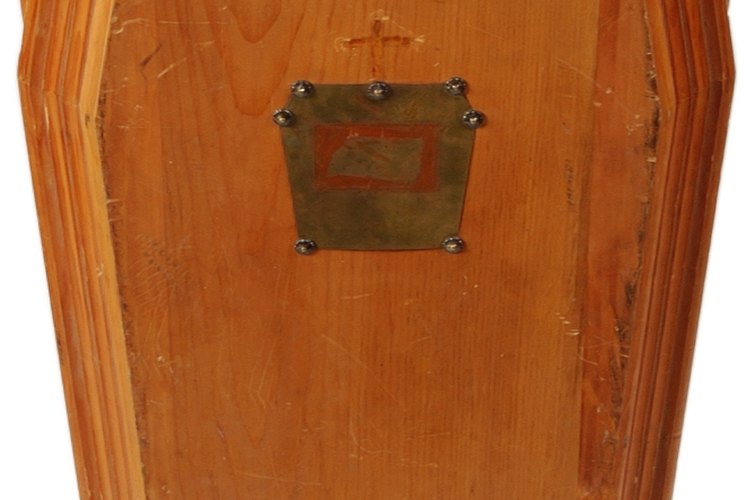 Los ataúdes hechos en casa con pino pueden ser un lugar de descanso económico y personalizado.