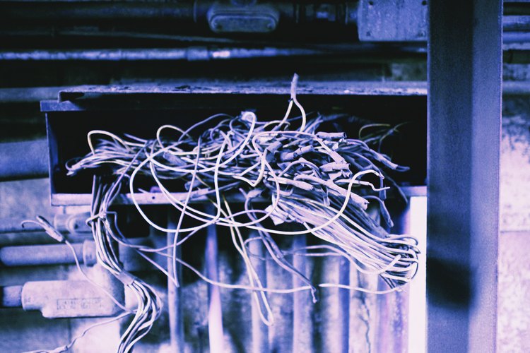Ten en cuenta el estado actual del sistema eléctrico y las características físicas del sitio.