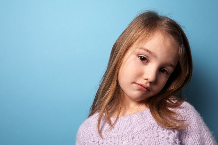 Haz que tu tímido hijo esté seguro de tu amor incondicional.