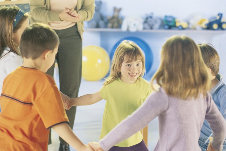 Los juegos ayudan a reafirmar los conceptos de sujeto y predicado para los niños de primer grado.