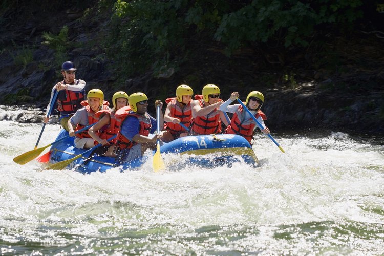 Los campistas pueden realizar excursiones guiadas de aguas bravas en el Snake River.