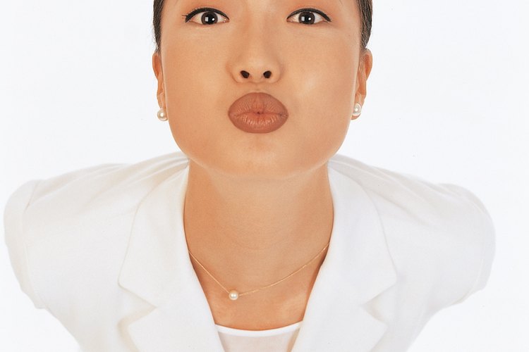 Suaviza tus labios con productos fáciles de encontrar.