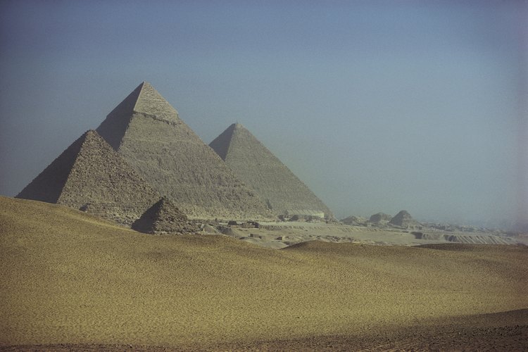 Egipto está definido tanto por las dunas del Sahara, como por sus pirámides.