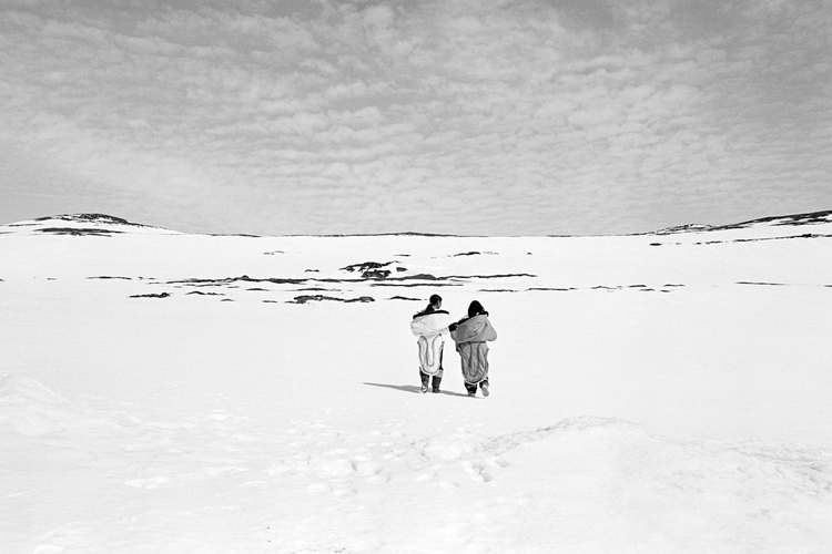 Los inuit provienen de tierras frías e inhóspitas, lo cual influencia su arraigada creencia en los espíritus.