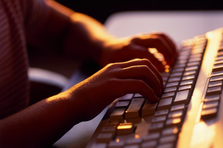 Puedes buscar en línea derechos de autor registrados.