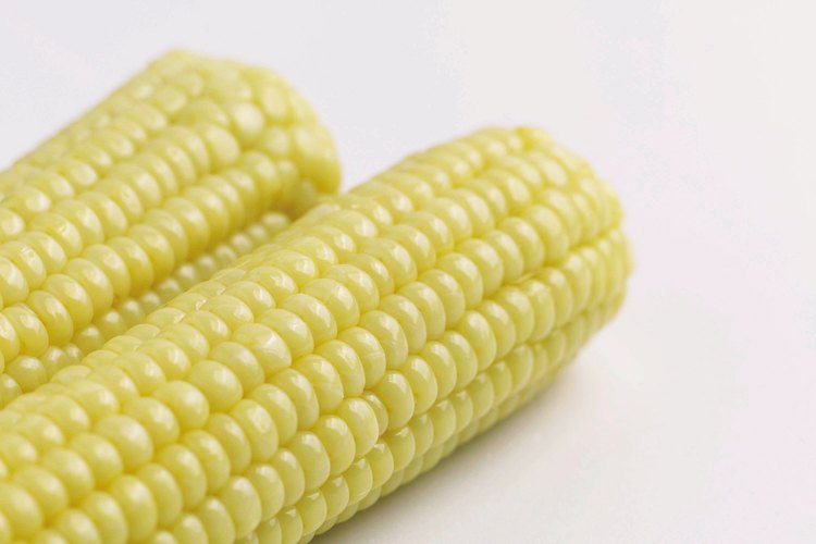 Las variedades de maduración tardía producirán dos mazorcas de maíz.