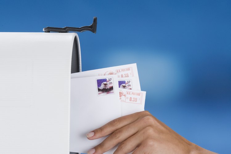 Enviar correo en México es similar a hacerlo en Estados Unidos.