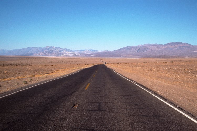Superficie dañada de una carretera.