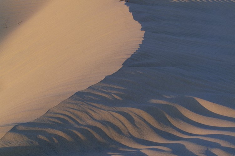 Las dunas de arena extienden a lo largo del área Mesquite Flats de Death Valley.