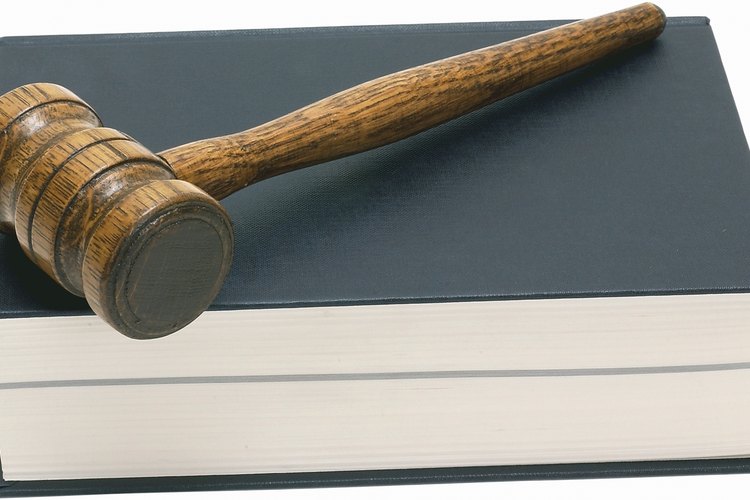 Consulta a un abogado para entender mejor los problemas de violación de derechos civiles constitucionales y federales.