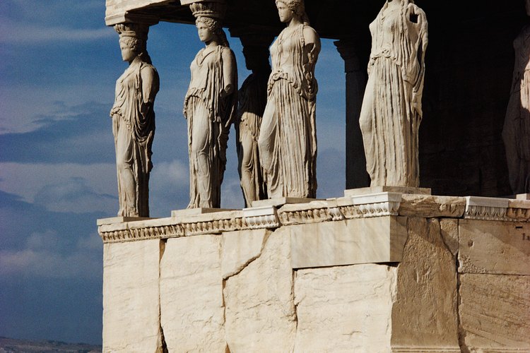 Tanto los romanos como los griegos construían templos para honrar a sus dioses, como este de Atenea, diosa griega de la sabiduría y la guerra. Su contraparte romana fue la diosa Minerva.