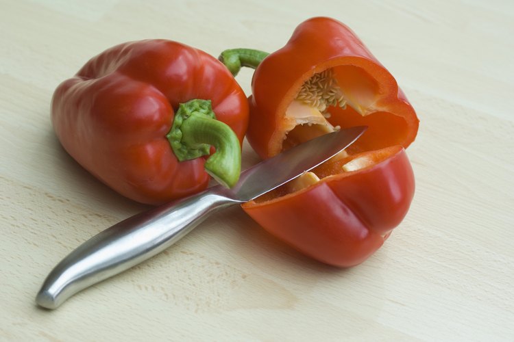 Los pimientos que son de color rojo son los pimientos verdes maduros.