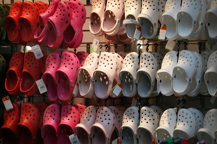 Los Crocs deben lavarse con jabón suave.
