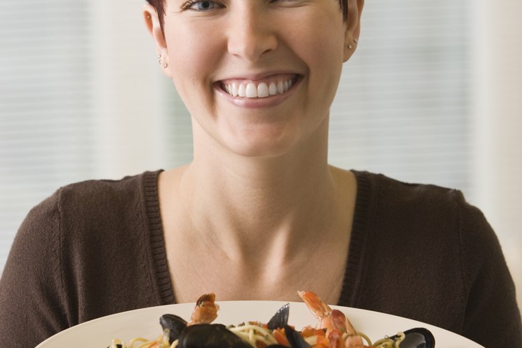 Los camarones hervidos fríos proporcionan un montón de ideas de menúes como pastas y ensaladas.