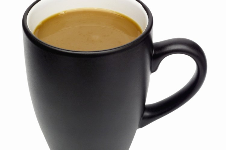 Cada vez que tome un trago en esa taza de café recordará que tú le diste este regalo y se reirá.