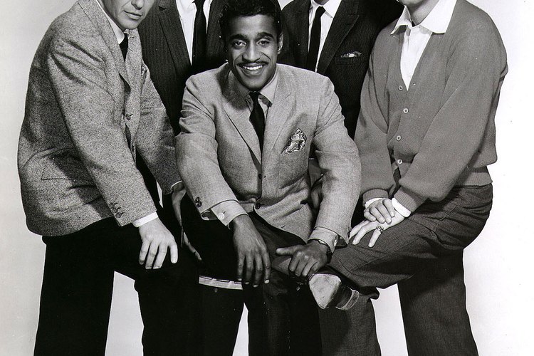 The Rat Pack nos trajo el epítome de clase y frescura, con su estilo de corbata delgada.