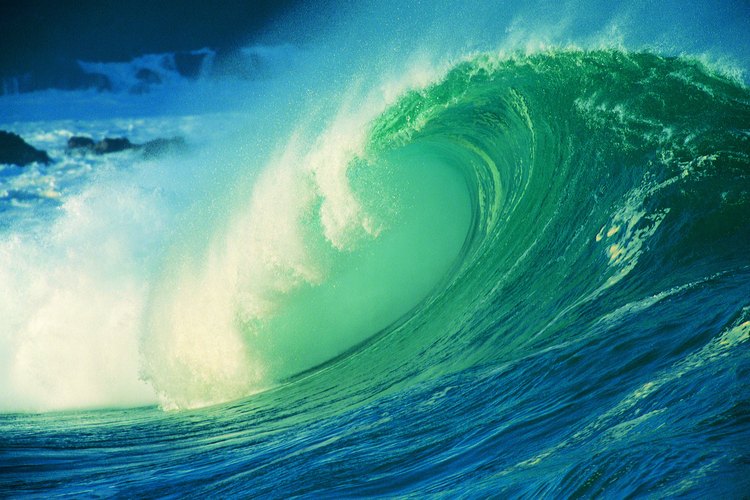 Pinta grandes olas que rompen con fuerza en las paredes de la habitación de tu niño.