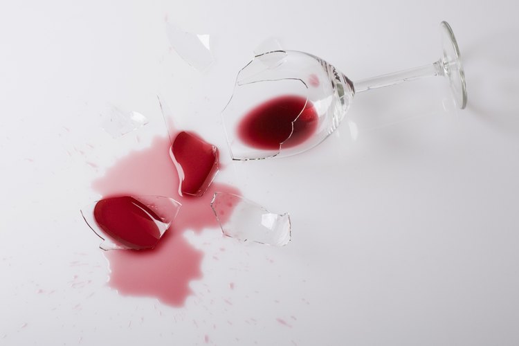 El vino tinto mancha casi de inmediato.