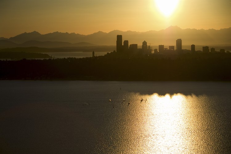 El horizonte de Seattle se puede ver desde Alki Beach.