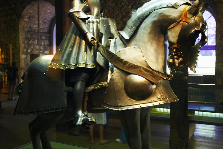 Los reyes y las reinas vestían prendas lujosas durante la era medieval.
