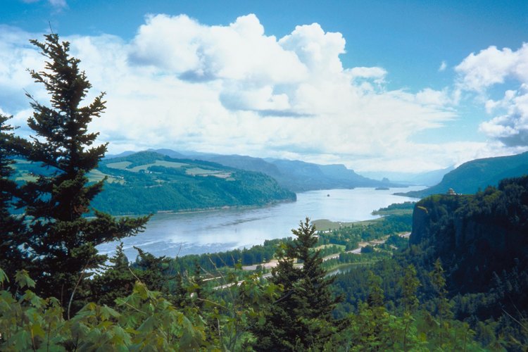 Los mochileros en Columbia River Gorge encuentran un escenario monumental en una rápida caminata de Portland.