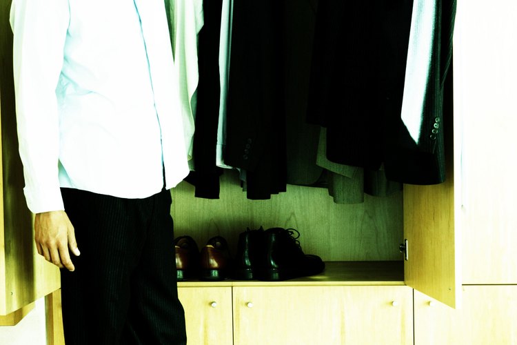 Prueba estas ideas para calcular las dimensiones de un vestidor.