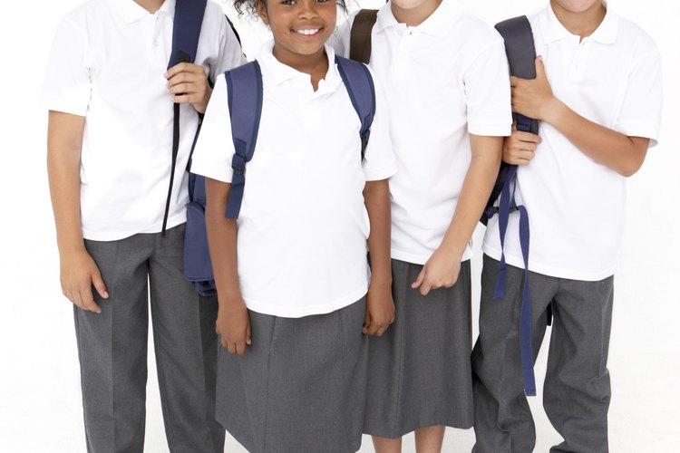 Los uniformes escolares ofrecen una mayor experiencia educacional a los niños.