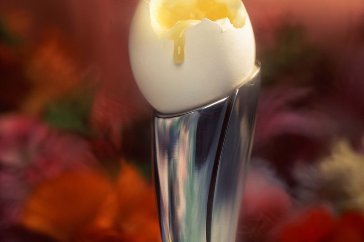 El huevo pasado por agua perfecto se cocina mejor a una temperatura debajo del punto de hervor.