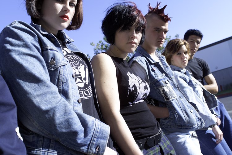 Confrontar a tu hija sobre su comportamiento rebelde a menudo es necesario para su seguridad.