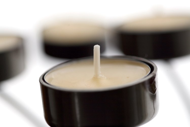 Algunos hornillos aromáticos usan candelitas para calentar la cera.