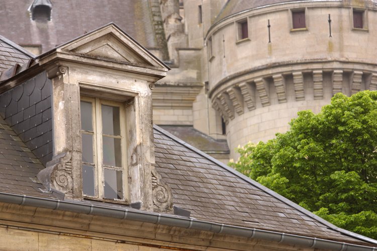 Las ventanas abatibles franceses te ayudan a controlar mejor la cantidad de brisa natural que entra a tu hogar.