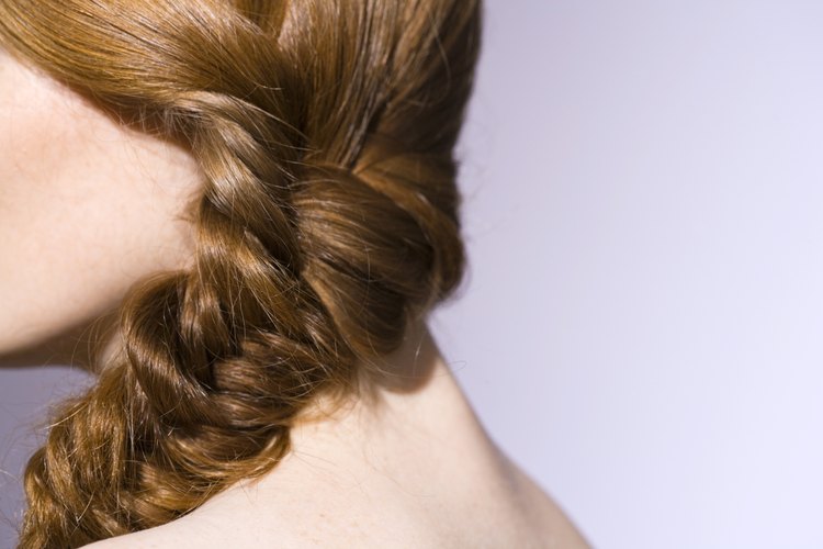 Trenza tu cabello para evitar que se enrede.