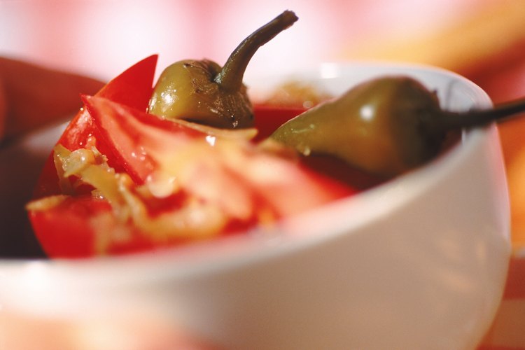 Los jalapeños encurtidos son deliciosos sobre todo desde los sanwiches hasta las pizzas e incluso pueden ser disfrutados por sí mismos.