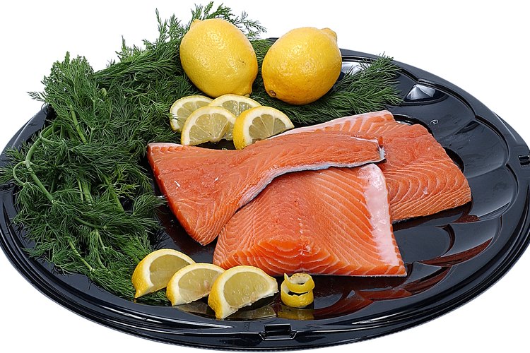 La champaña rosé combina bien con los platos de salmón.