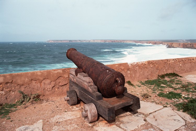 Los cañones son una de las primeras armas que componen la artillería moderna.