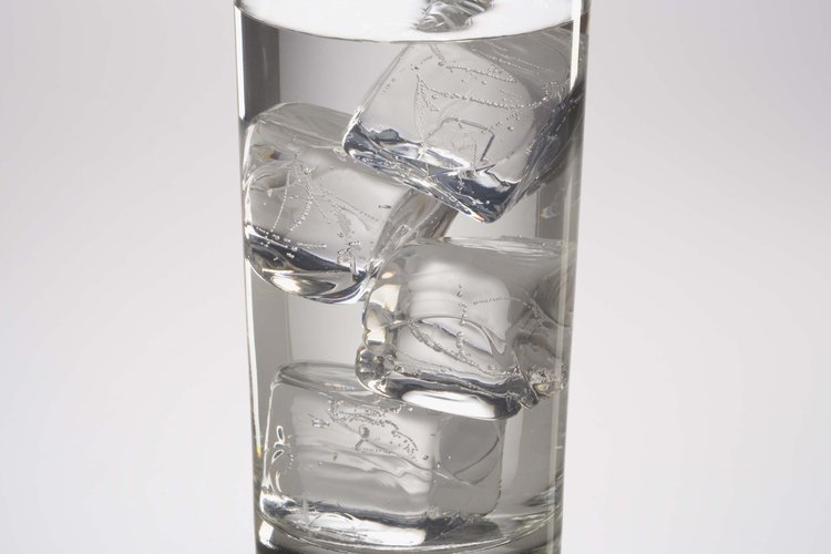 El agua va con cualquier comida.