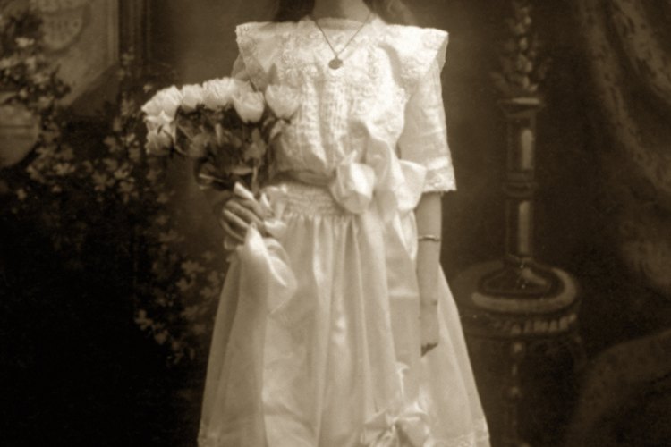 En la Era Victoriana, las niñas vestían faldas cortas.