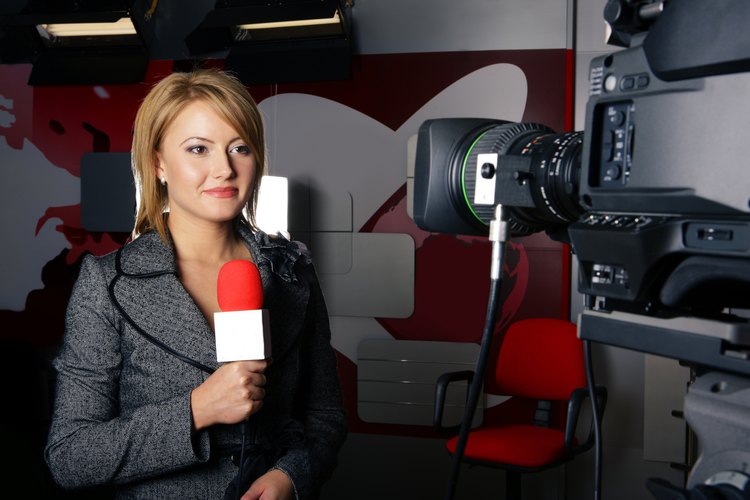 Los periodistas con frecuencia aportan credibilidad a las noticias que emiten.